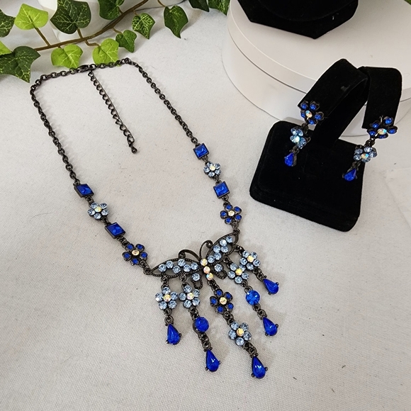 Gunmetal Silver w/ Blue and AB Crystal   Stones Butterfly Necklace Earrings Set - Picture 7 of 11